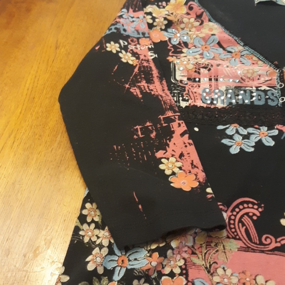 Ladies top - Picture 2 of 4